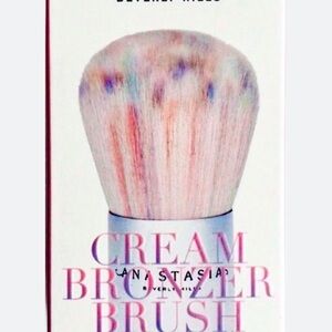 Anastasia Beverly Hills Multicolor Makeup Brush